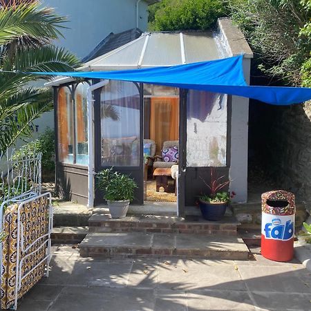 The Retro Retreat With Free Parking Apartment Hastings Luaran gambar